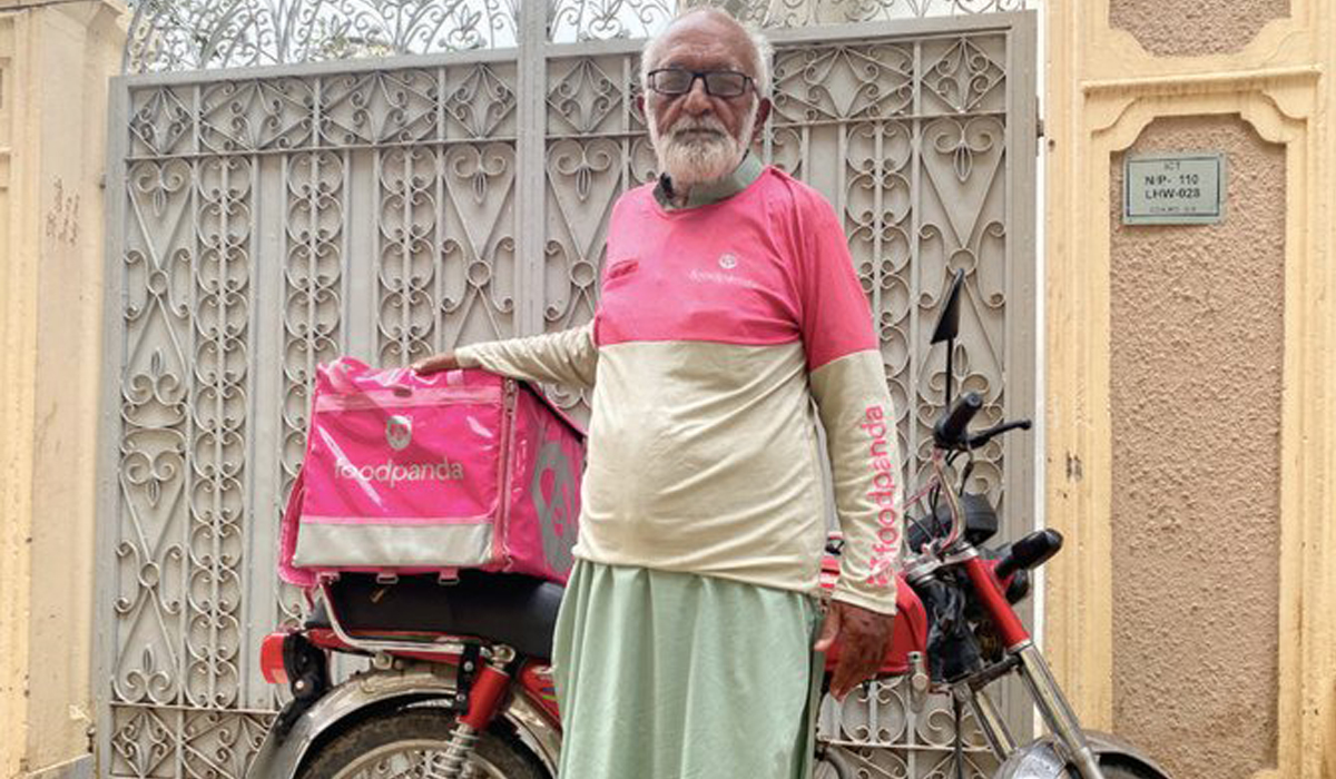 73-year-old Pakistani finds ‘honorable’ living, internet fame as food rider